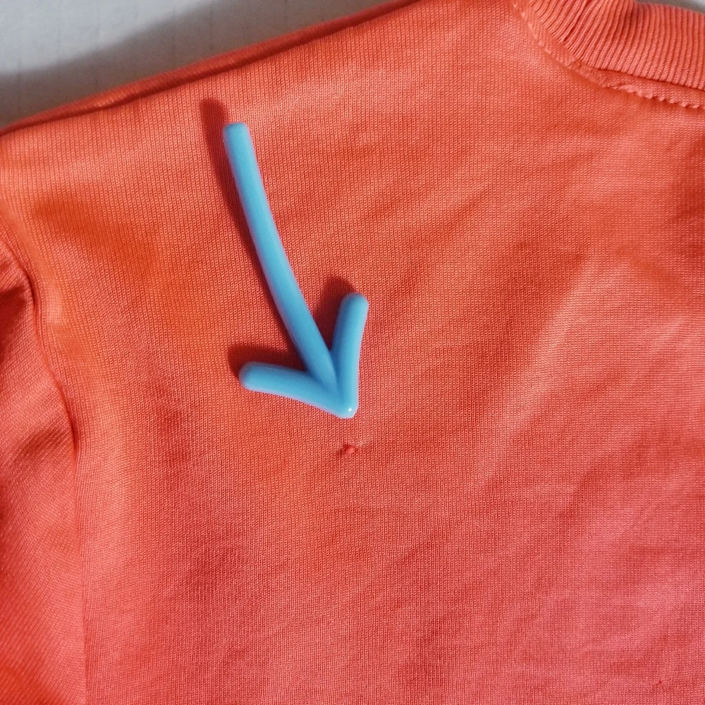 UNDER ARMOUR YOUTH MEDIUM LOOSE HEAT GEAR ORANGE SHIRT